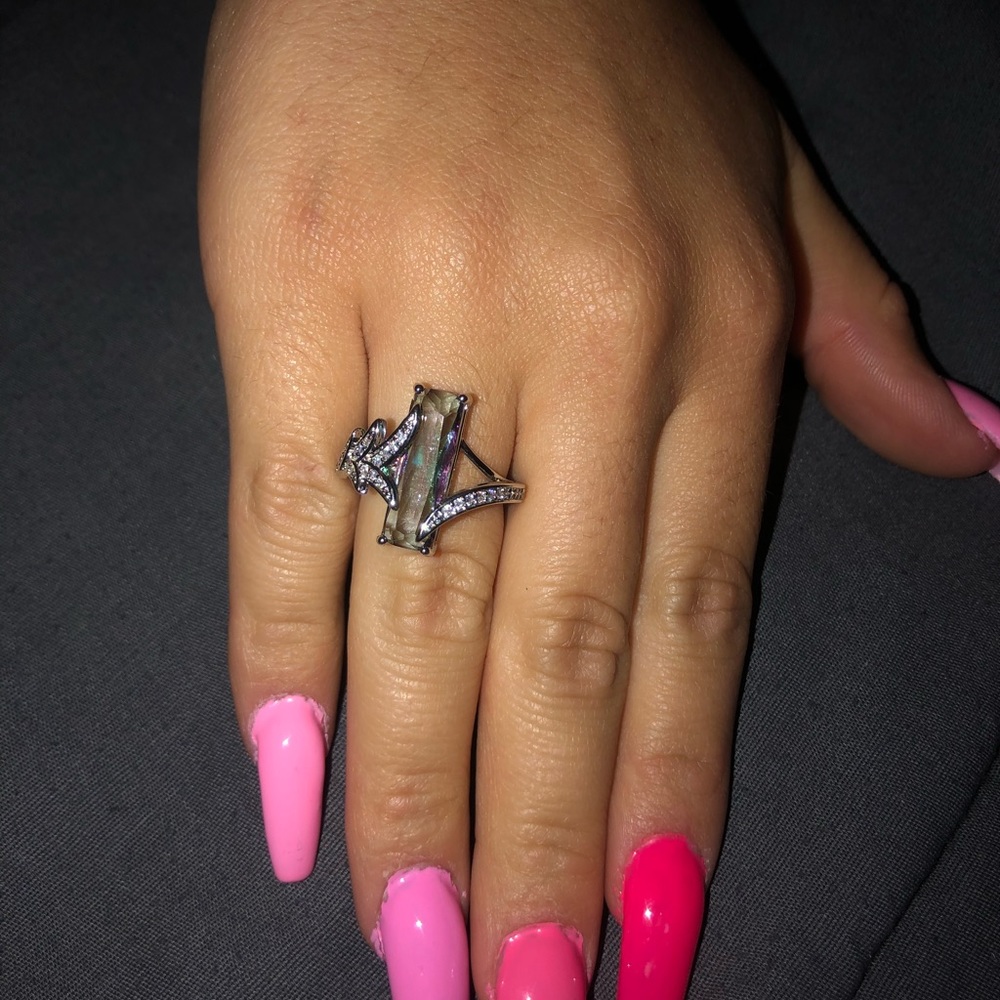 Woman’s ring